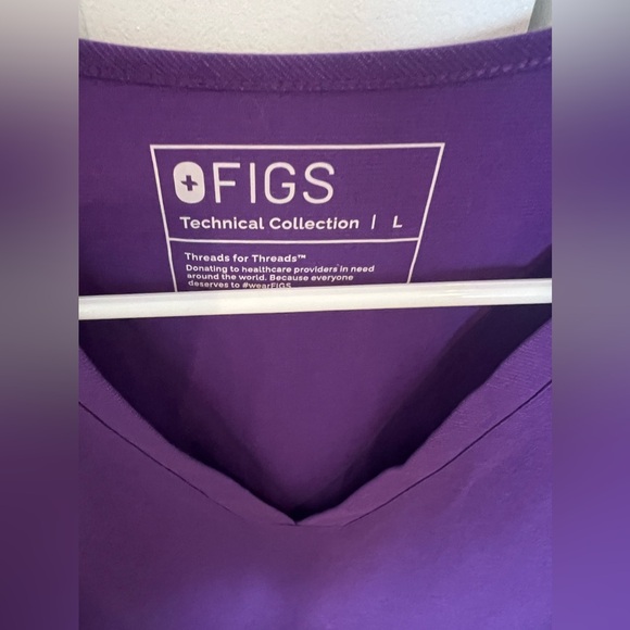 Figs scrub top size large
Ultraviolet color - Picture 2 of 3